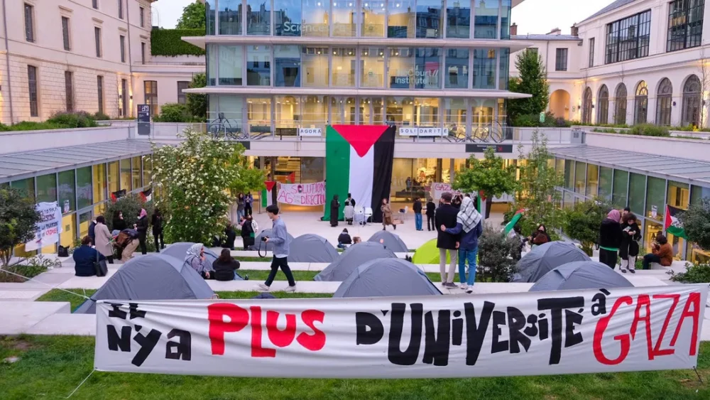 La-Policia-reprime-una-protesta-estudiantil-de-apoyo-a-Palestina-en-una-universidad-de-Paris-jpg