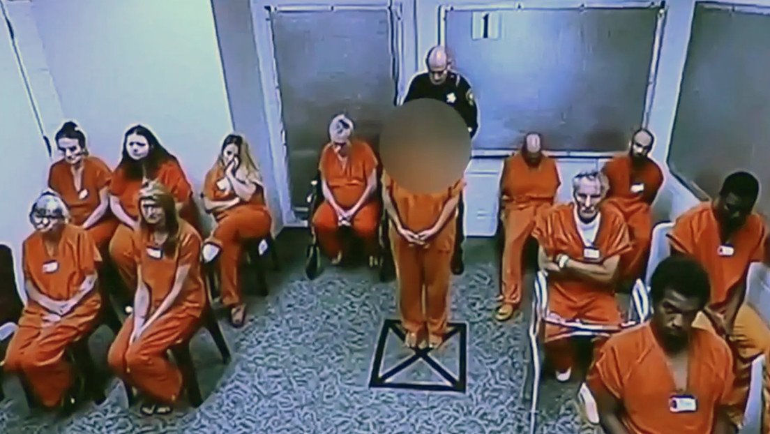 Madre-obligaba-a-su-hija-de-11-anos-a-actos-sexuales-extremos-frente-a-la-camara-y-los-distribuia Madre-obligaba-a-su-hija-de-11-anos-a-actos-sexuales-extremos-frente-a-la-camara-y-los-distribuia