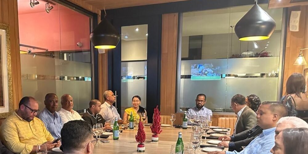 Copia-de-Post-de-Instagram-Feliz-Cumpleanos-Sencillo-Minimalista-Azul-1000-x-500-px-2025-11-29T153431.678