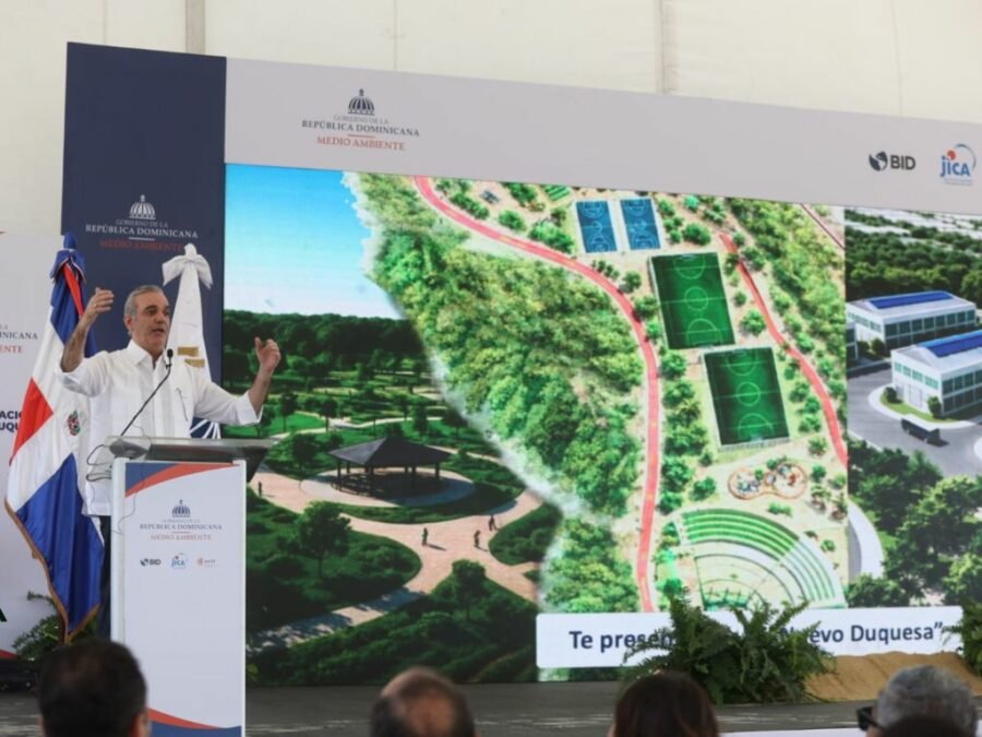 Abinader-deja-inaugurado-fase1-Duquesa-900x675