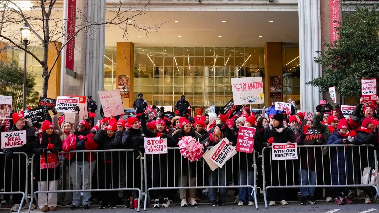 Huelga-de-enfermeras-en-NYC-¿Que-estan-haciendo-los-hospitales-para-no-ver-afectados-sus-servicios-AP26012564884660