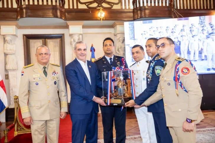 Luis-Abinader-FFAA-y-PN-728x485