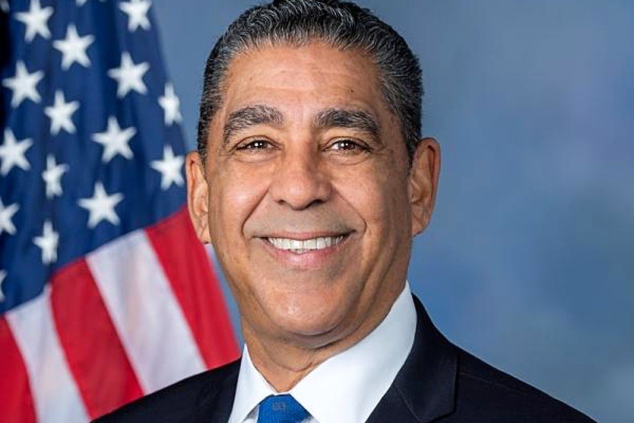 Adriano-Espaillat-961-1 Adriano-Espaillat-961-1