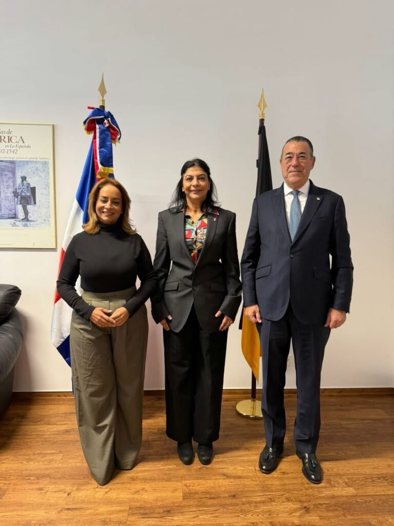 SaveClip.App_645724782_18573080524024974_6247009882682327840_n-768x1024