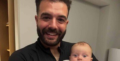 la-foto-mas-tierna-del-clasico-la-hija-de-austin-wells-vestida-de-dom-d413ee16-focus-min0.09-0.39-405-208