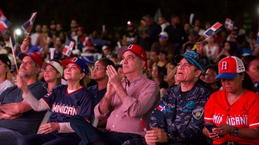 presidente-abinader-agradece-a-rd-por-su-entrega-en-el-clasico-mundial-59cc0386-focus-min0.04-0.3-896-504