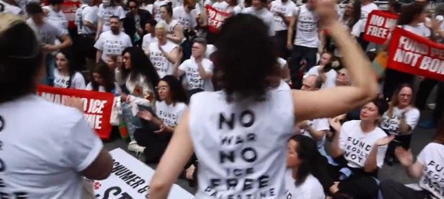 Decenas-de-personas-son-arrestadas-en-EE.UU_.-en-una-protesta-contra-la-venta-de-armas-a-Israel