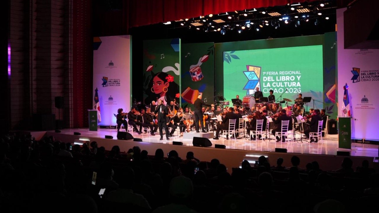 Vicepresidenta-Raquel-Pena-y-Roberto-Angel-Salcedo-clausuran-Feria-del-Libro-y-la-Cultura-Cibao-2026-