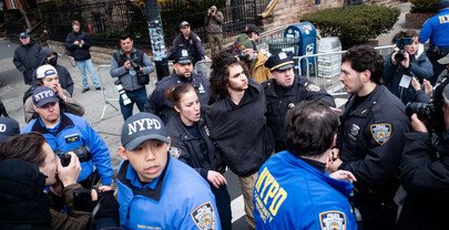 protesta-en-nueva-york-con-bombas-caseras-detalles-del-ataque-ae657b63-focus-0-0-405-208