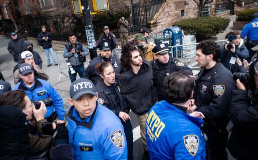 protesta-en-nueva-york-con-bombas-caseras-detalles-del-ataque-ae657b63-focus-0-0-515-320