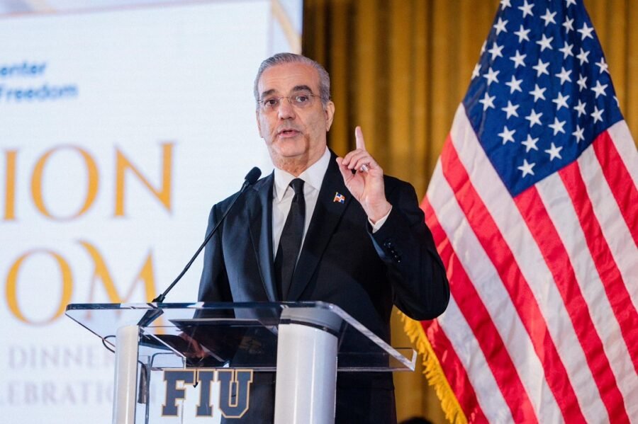 Abinader-e-Miami-900x599