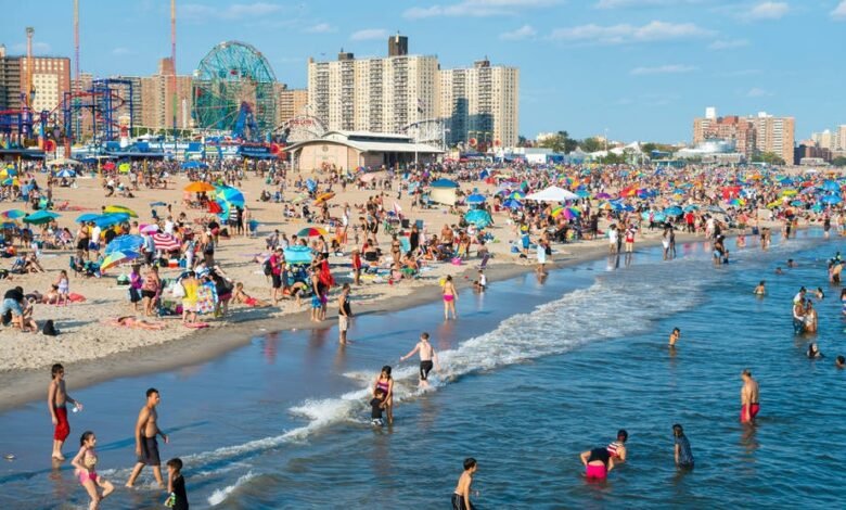 Abriran-este-sabado-en-NYC-playas-publicas-asisten-miles-de-dominicanos-780x470