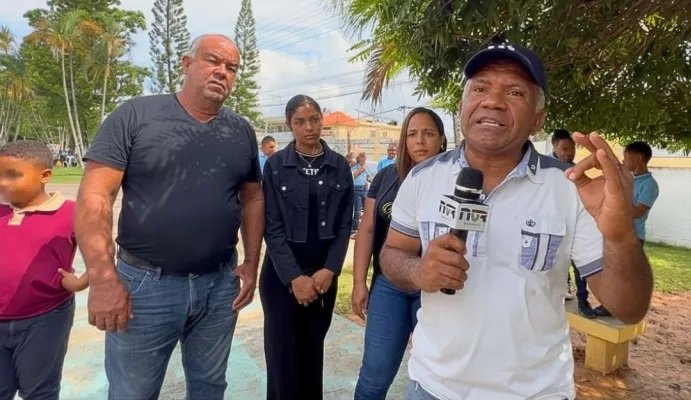 Villarivenses-en-NY-condenan-que-a-la-escuela-de-Villa-Riva-no-se-le-desembolsen-fondos-desde-noviembre-de-2025