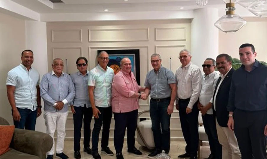 Gonzalo-Castillo-fortalece-su-proyecto-politico-con-encuentros-estrategicos-dentro-del-PLD