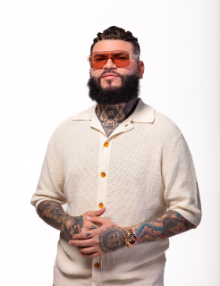69d42bf570855cc354d6c70c_6488ea3abcf1233e81c26741_Farruko20two20for20202320Juventud203A20Magazine 69d42bf570855cc354d6c70c_6488ea3abcf1233e81c26741_Farruko20two20for20202320Juventud203A20Magazine