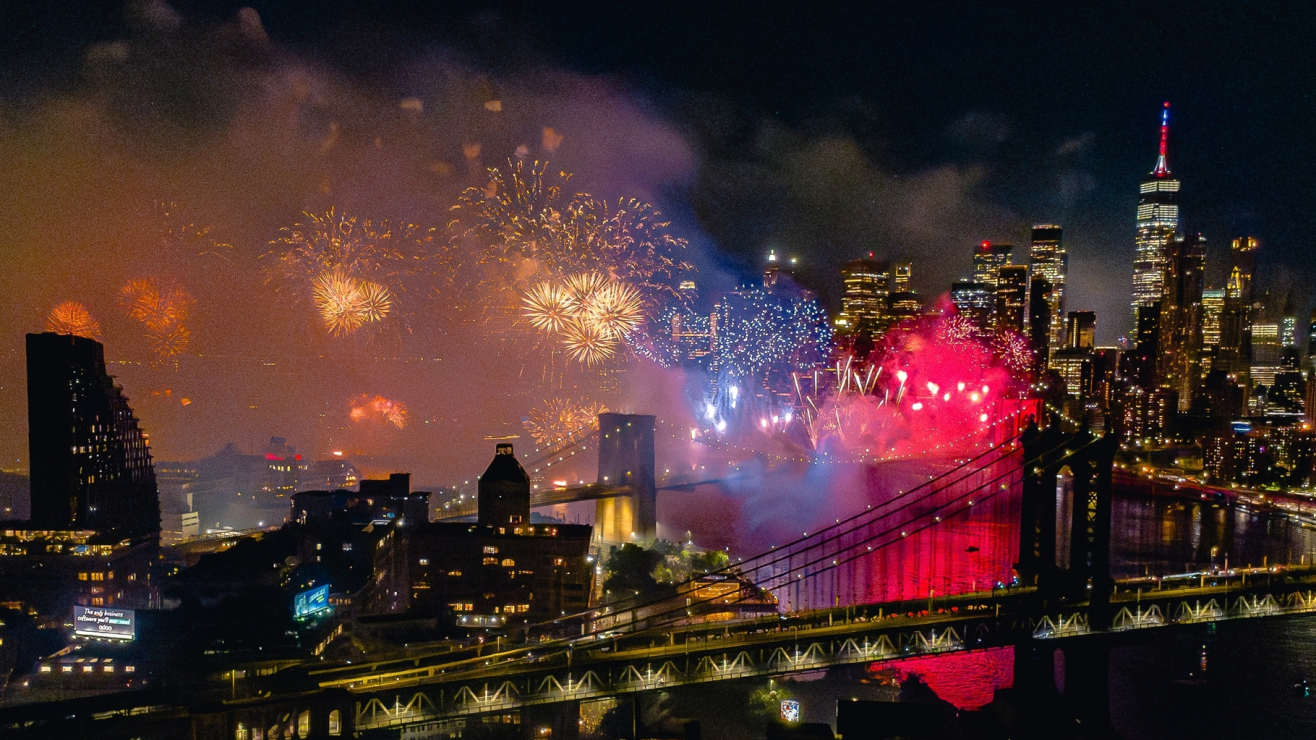 Incendios-en-el-puente-de-Brooklyn-durante-espectaculo-de-fuegos-artificiales-del-4-de-julio Incendios-en-el-puente-de-Brooklyn-durante-espectaculo-de-fuegos-artificiales-del-4-de-julio