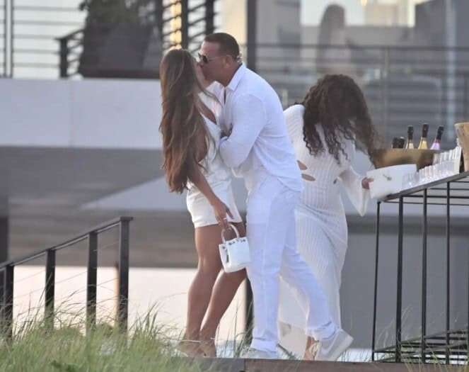 captan-a-alex-rodriguez-con-una-mujer-tras-ruptura-con-jaclyn-cordeiro-8b9f9273-focus-0-0-896-504 captan-a-alex-rodriguez-con-una-mujer-tras-ruptura-con-jaclyn-cordeiro-8b9f9273-focus-0-0-896-504