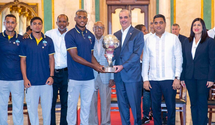 presidente-abinader-felicita-al-salcedo-fc-por-su-corona-en-la-ldf-c8c0d1df-focus-0-0-896-504 presidente-abinader-felicita-al-salcedo-fc-por-su-corona-en-la-ldf-c8c0d1df-focus-0-0-896-504