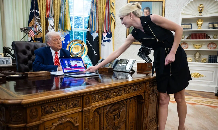 Natalie-Harp-la-asesora-pegada-a-Trump-que-acapara-el-debate-politico-en-EEUU Natalie-Harp-la-asesora-pegada-a-Trump-que-acapara-el-debate-politico-en-EEUU