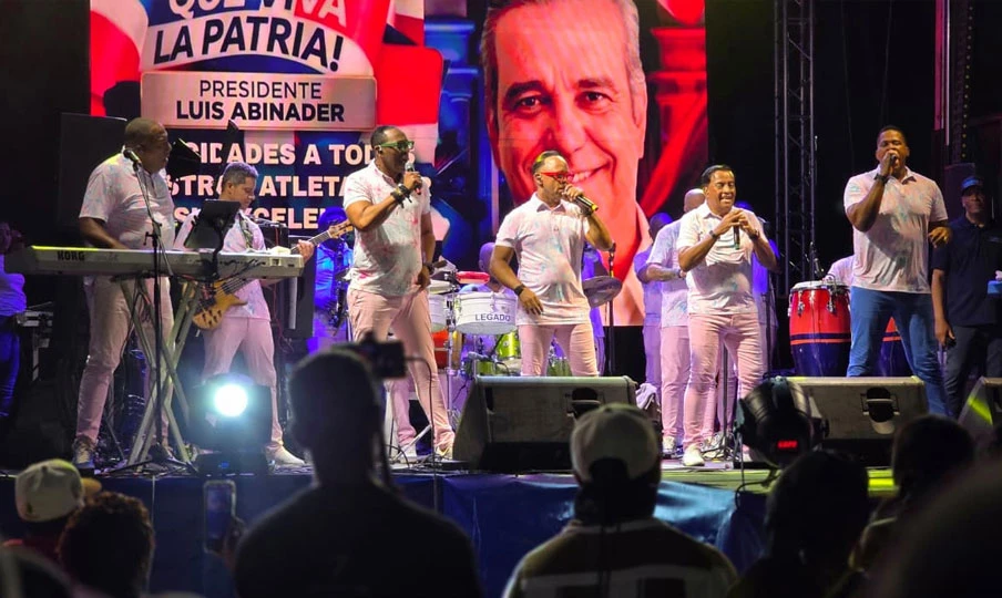 Una-noche-de-gloria-donde-en-Monte-Plata-llovio-oro-plata-cobre-y-emociones-desde-el-alma-de-su-juventud Una-noche-de-gloria-donde-en-Monte-Plata-llovio-oro-plata-cobre-y-emociones-desde-el-alma-de-su-juventud