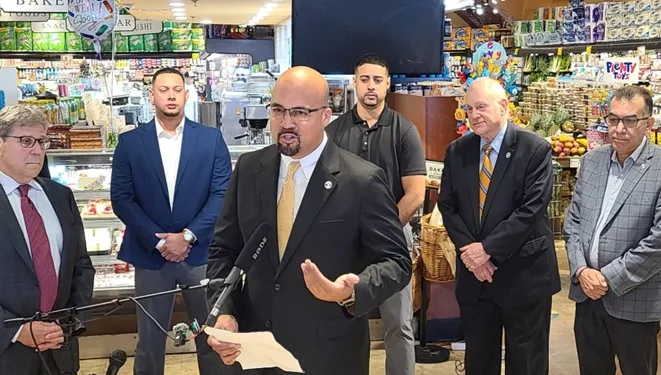 Si-NYC-quiere-competir-con-los-supermercados-que-lo-haga-con-las-mismas-reglas Si-NYC-quiere-competir-con-los-supermercados-que-lo-haga-con-las-mismas-reglas