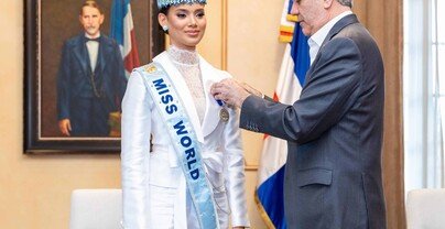 abinader-recibe-a-miss-mundo-2026-joheirry-mola-768ec02a-focus-0-0-405-208