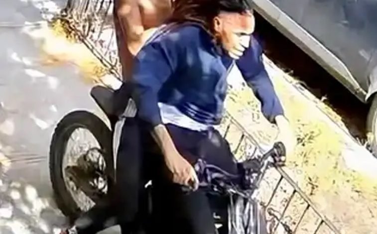 Escuadron-detectives-NYPD-persigue-ladrones-apunalaron-policia-del-precinto-44_-dominicanos-sirven-en-ese-cuartel-757×470 Escuadron-detectives-NYPD-persigue-ladrones-apunalaron-policia-del-precinto-44_-dominicanos-sirven-en-ese-cuartel-757x470